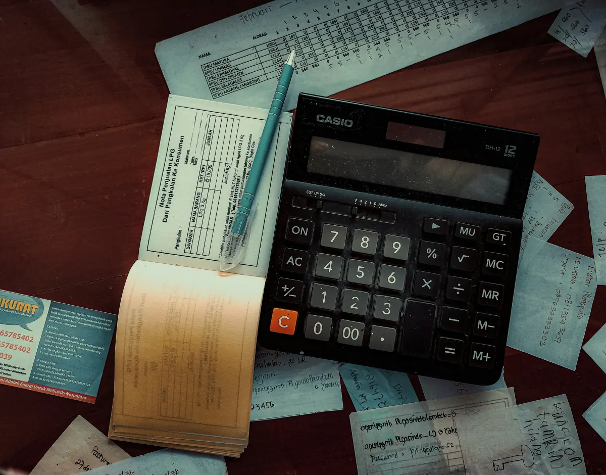 College cost calculator estimating tuition and education expenses