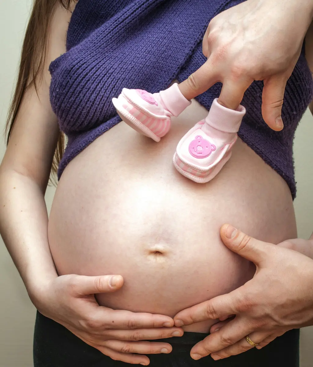 Due date calculator pregnancy calendar illustration showing estimated delivery date